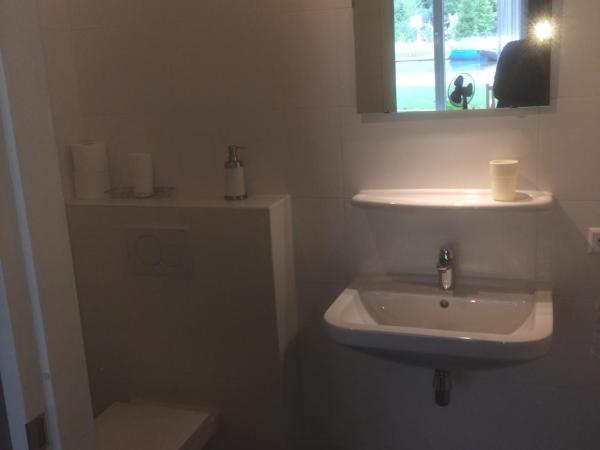 De Kade : photo 9 de la chambre chambre double avec salle de bains privative