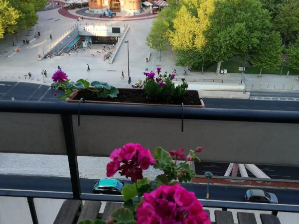 Republica83-Campo Pequeno Home : photo 9 de la chambre suite familiale avec balcon