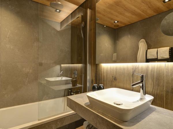 Alpina Eclectic Hotel : photo 6 de la chambre superior room with balcony - mont-blanc range view