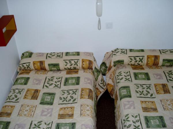 Hôtel La Fontaine : photo 2 de la chambre chambre lits jumeaux