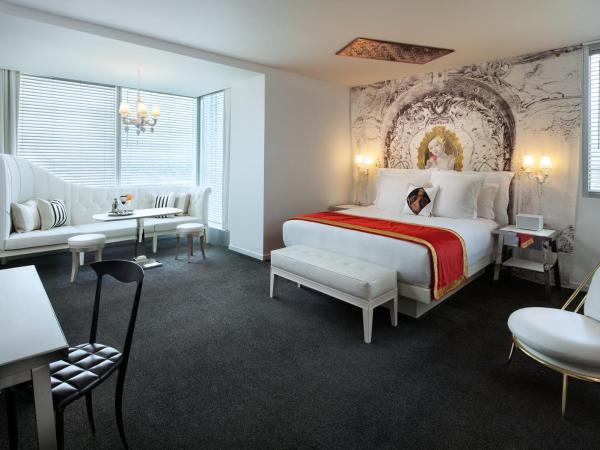 SAHARA Las Vegas : photo 4 de la chambre suite lit king-size alexandria