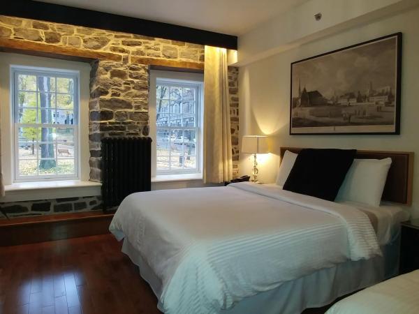 Auberge du Trésor : photo 1 de la chambre chambre triple avec vue