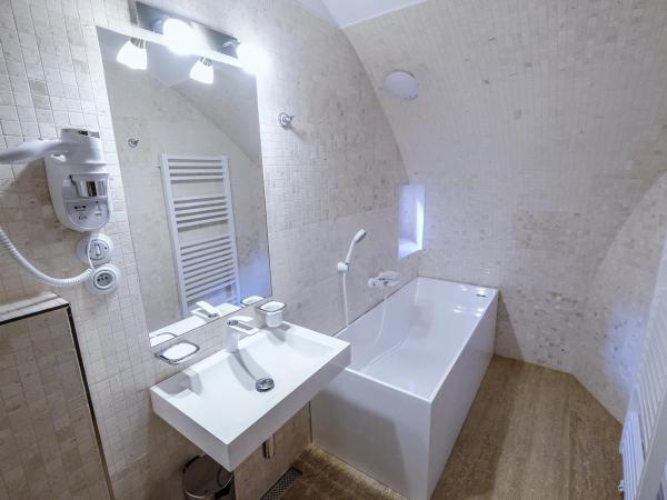 Hotel Ebersbach : photo 7 de la chambre chambre double deluxe avec baignoire