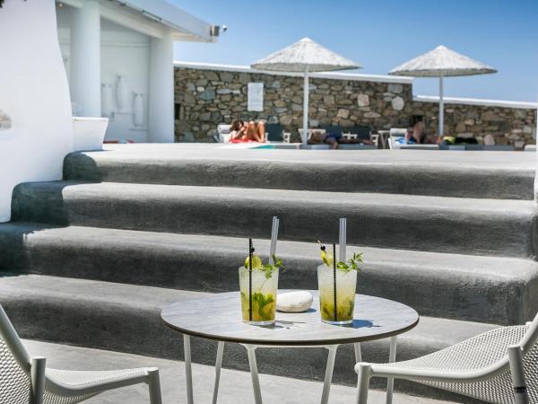 Ilio Maris : photo 6 de la chambre chambre triple - vue sur la piscine