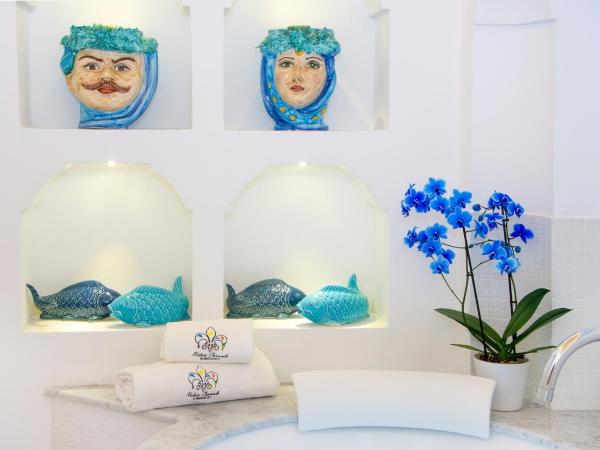 Relais Correale Rooms & Garden : photo 1 de la chambre suite junior avec bain à remous