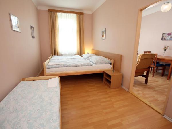 Hostel Dakura : photo 3 de la chambre appartement junior avec cuisine et salle de bains commune