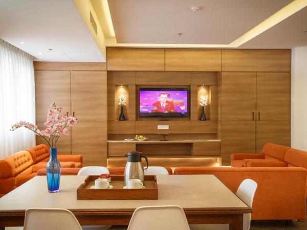 Hotel Ambassador by ACE Hotels : photo 6 de la chambre two-bedroom ambassador suite - free airport drop, 10% off on our selected restaurants, early check-in and late check-out by 2 hrs