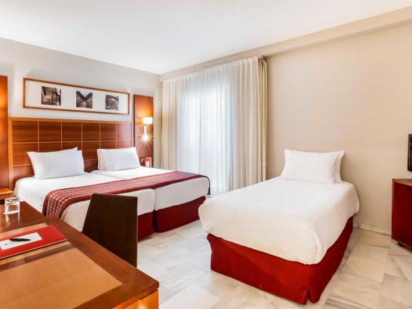 Exe Las Adelfas : photo 5 de la chambre chambre lits jumeaux avec lit d’appoint - 301