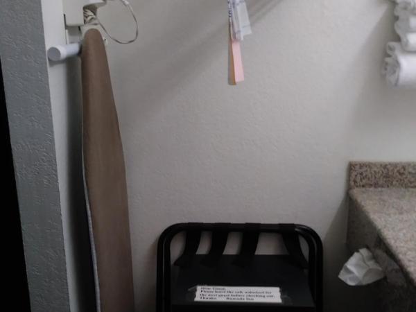 Ramada by Wyndham Temple Terrace/Tampa North : photo 2 de la chambre chambre lit king-size - non-fumeurs