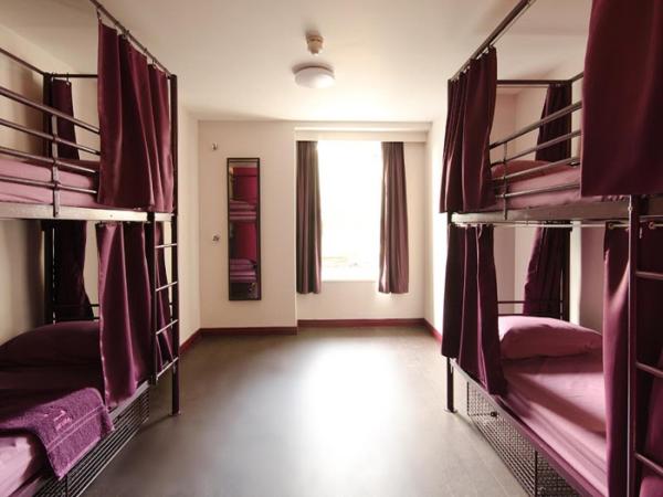 Safestay London Elephant & Castle : photo 1 de la chambre chambre quadruple avec salle de bains