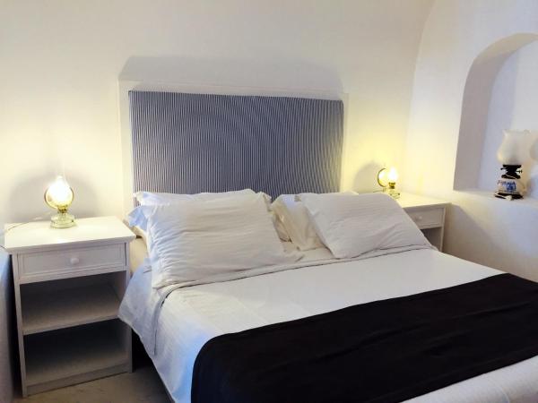 Aigialos Luxury Traditional Settlement : photo 3 de la chambre hébergement dans d'authentiques maisons de santorin (famille)