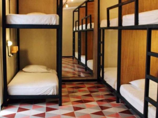 Moloch Hostel & Suites : photo 2 de la chambre dortoir pour femmes