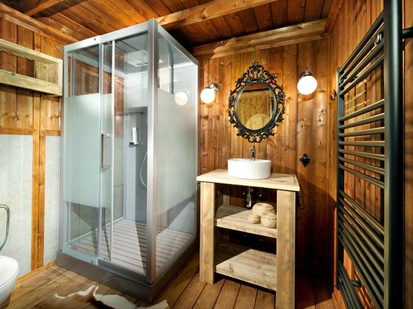 Ferienparadies Natterer See : photo 2 de la chambre tente safari lodge - lion