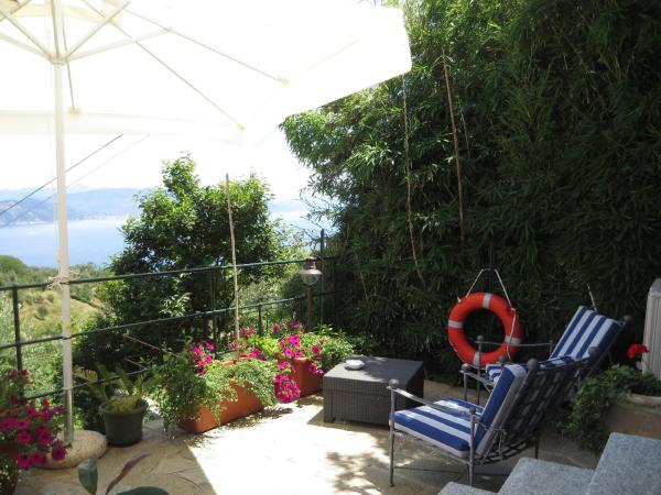 Agriturismo Terre Rosse Portofino : photo 2 de la chambre chambre double avec salle de bains privative et balcon