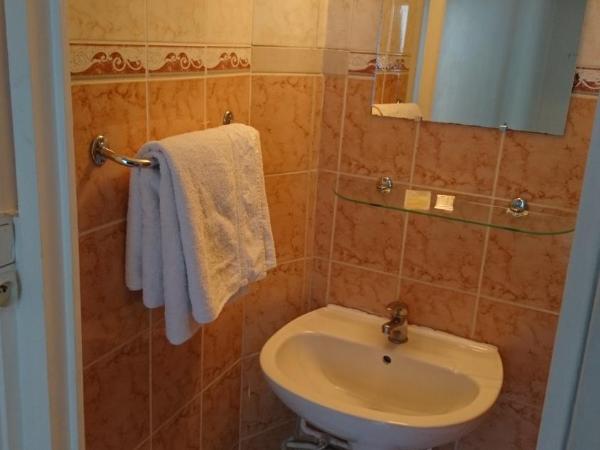 Bertha : photo 7 de la chambre chambre double avec toilettes communes