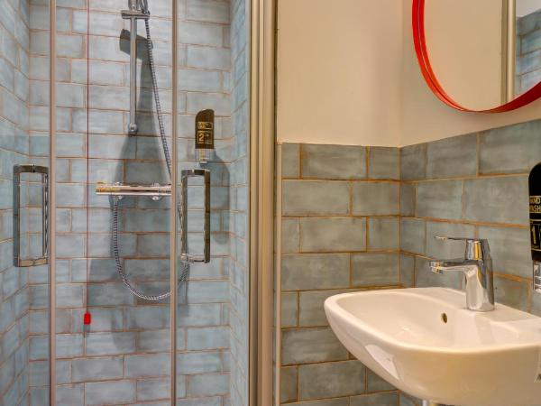 MEININGER Milano Lambrate : photo 4 de la chambre chambre familiale (6 adultes)