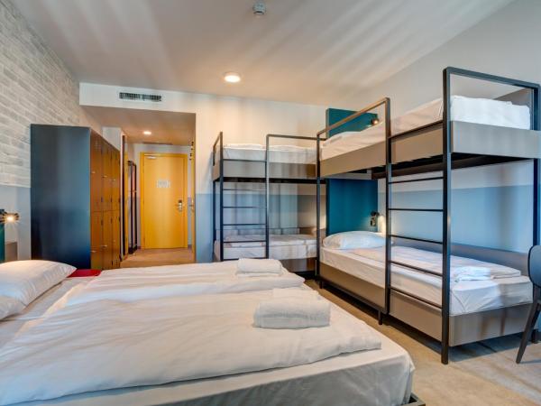 MEININGER Milano Lambrate : photo 3 de la chambre chambre familiale (6 adultes)