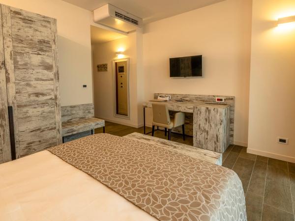 Hotel Ambassador : photo 4 de la chambre suite junior (2 adultes)