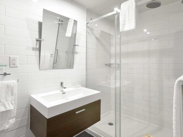 Hotel Épik Montréal : photo 6 de la chambre chambre supérieure lit queen-size