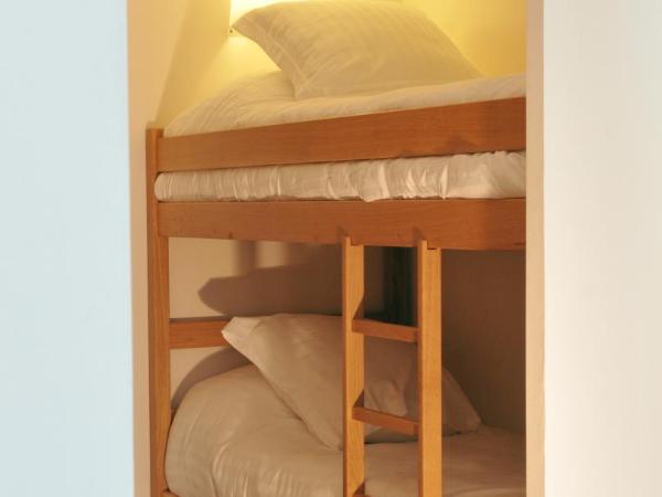 Best Western Premier Hôtel du Vieux-Port : photo 5 de la chambre chambre lit queen-size familiale