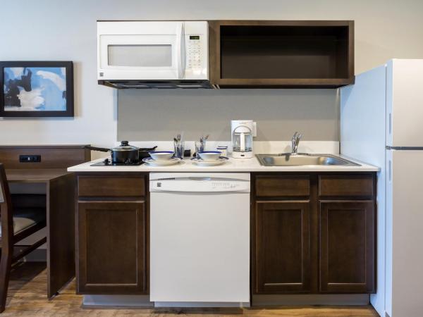 WoodSpring Suites Houston 288 South Medical Center : photo 2 de la chambre suite lit queen-size