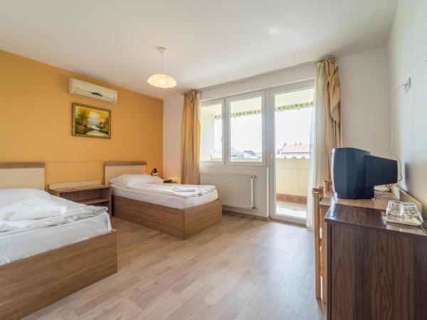 Silver Hotel Budapest City Center : photo 2 de la chambre chambre double ou lits jumeaux avec balcon