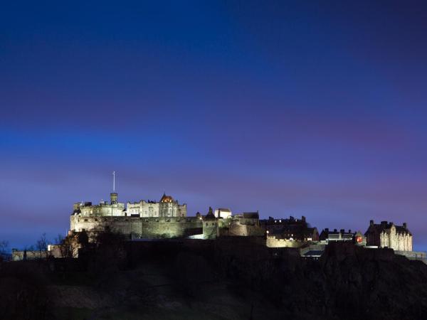 Mercure Edinburgh City - Princes Street Hotel : photo 8 de la chambre chambre double classique - vue sur château