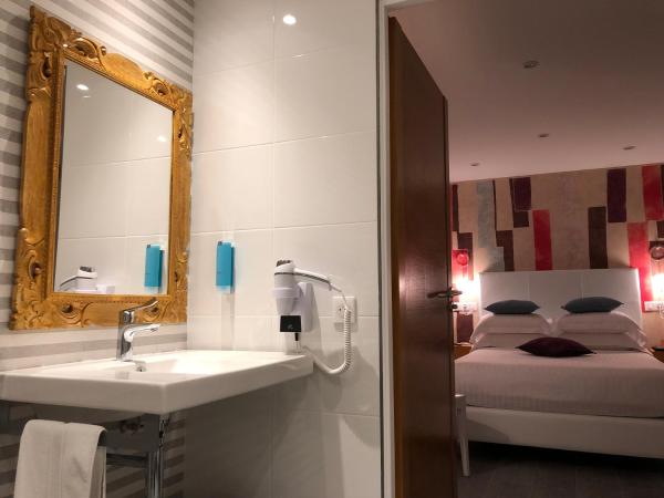 Hotel Villa Rose : photo 9 de la chambre chambre double sans bain à remous - accessible aux personnes à mobilité réduite