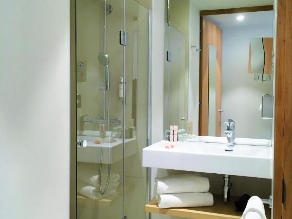 Best Western Plus Hotel Divona Cahors : photo 8 de la chambre chambre lit queen-size confort - non-fumeurs 