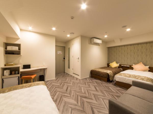 SARASA HOTEL Shin-Osaka : photo 1 de la chambre chambre triple de luxe - non-fumeurs