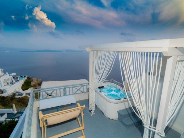 Kaleidoscope Cave Houses : photo 4 de la chambre studio avec bain à remous extérieur - vue sur caldeira