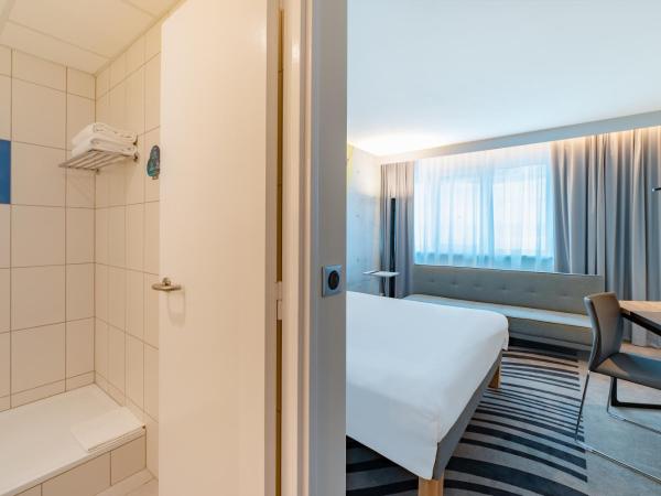 Novotel Wrocław City : photo 6 de la chambre chambre double supérieure avec canapé