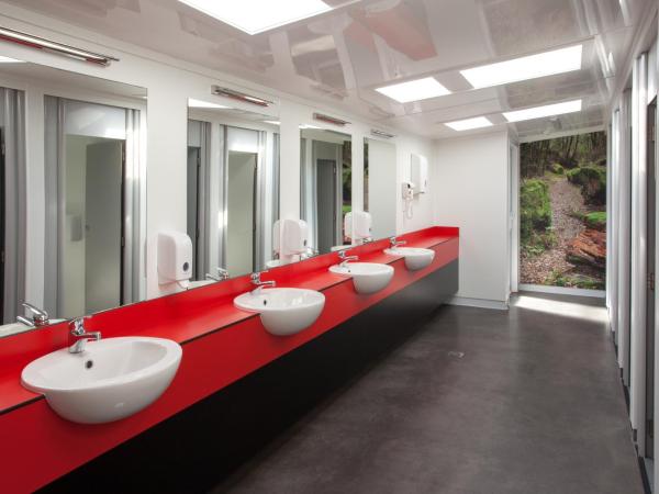 Taupo Debretts Spa Resort : photo 8 de la chambre grand chalet standard avec salle de bains commune