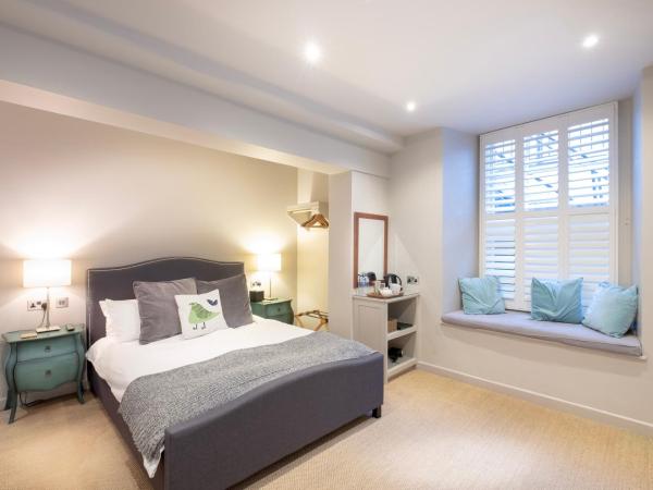 Edgar Townhouse : photo 6 de la chambre hébergement triple avec salle d'eau privative