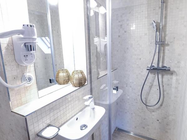 Hotel Ebersbach : photo 7 de la chambre chambre double supérieure avec douche