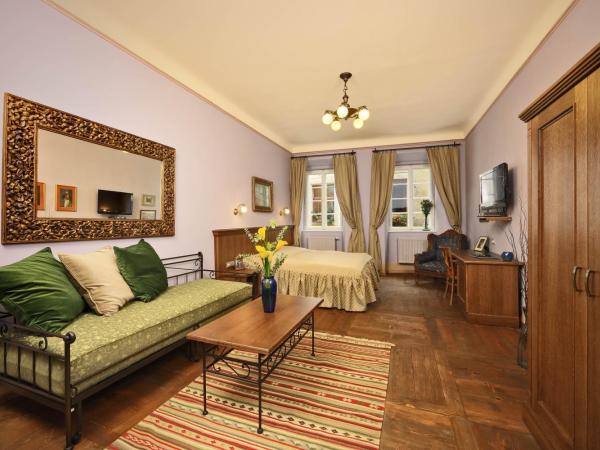 Hotel Edward Kelly : photo 1 de la chambre chambre double avec lit d'appoint