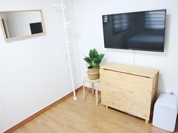 24 Guesthouse Seoul Station : photo 5 de la chambre chambre lits jumeaux