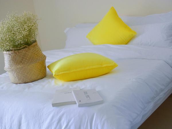 YoYo Youth Apartment : photo 2 de la chambre chambre double avec salle de bains commune