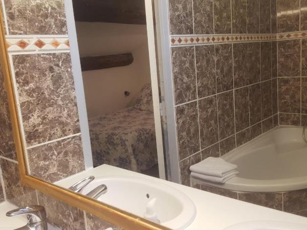 Will's Hotel : photo 2 de la chambre chambre familiale avec baignoire