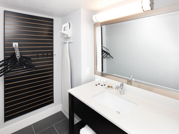 Red Lion Inn & Suites Tucson Downtown : photo 2 de la chambre deluxe double room with two queen beds - non-smokin