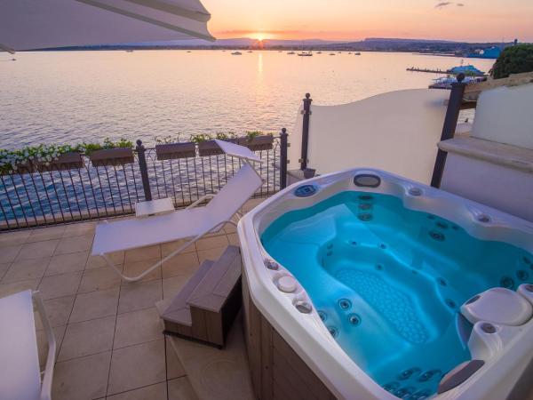 Palazzo Alfeo Aparthotel : photo 10 de la chambre appartement avec terrasse