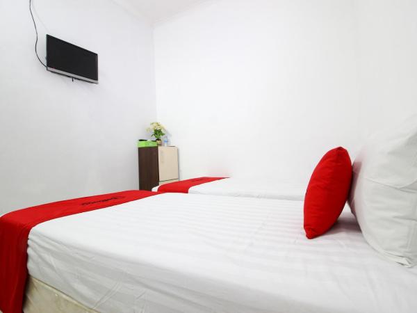 RedDoorz near Adisucipto Airport 3 : photo 6 de la chambre chambre lits jumeaux deluxe