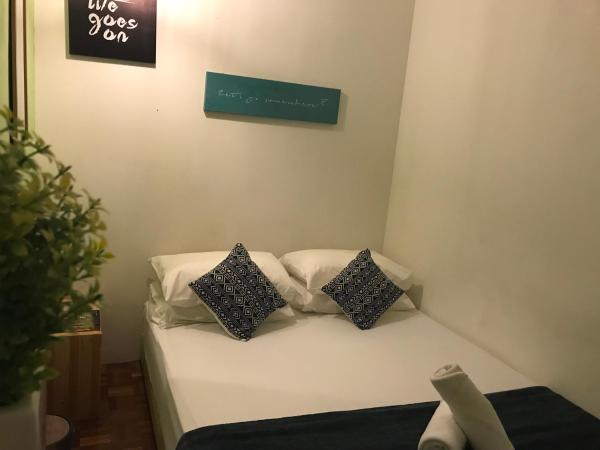 Check In Lodge : photo 4 de la chambre chambre double avec salle de bains privative