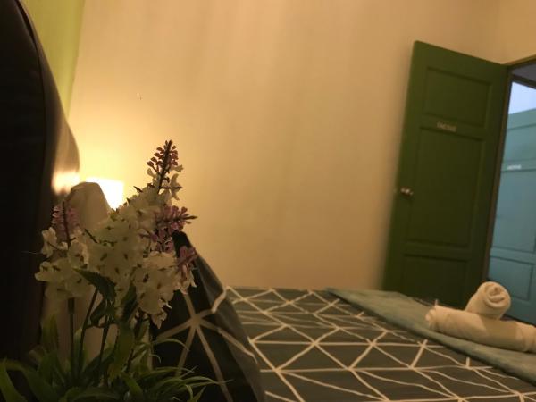 Check In Lodge : photo 4 de la chambre chambre double avec salle de bains commune