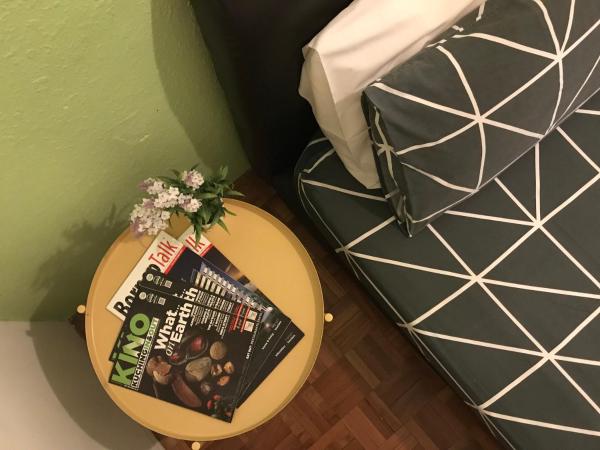 Check In Lodge : photo 7 de la chambre chambre double avec salle de bains commune