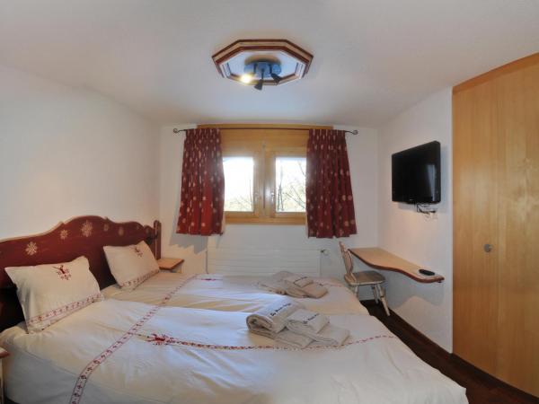 Les Petits Mélèzes : photo 1 de la chambre chambre familiale (2 adultes + 3 enfants)