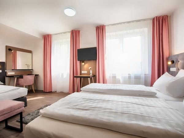 Home Hotel : photo 6 de la chambre chambre triple