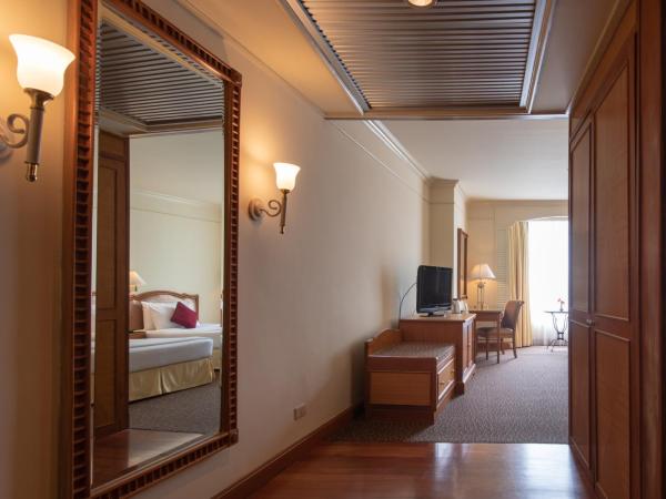 Montien Riverside Hotel Bangkok : photo 10 de la chambre chambre double ou lits jumeaux supérieure