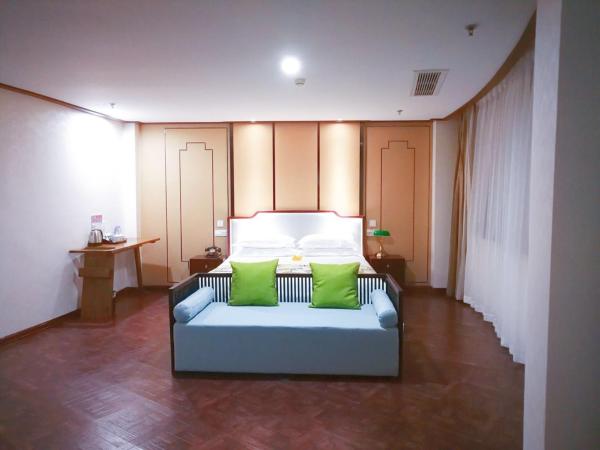 Time Traveller Hotel - Near Tianjin Polar Ocean World, Tianjin Fonte Joy World, 10 minutes drive away from Tianjin Tanggu High-Speed Railway Station, Free ice-cream, mineral water, snacks and laundry service, English communication well : photo 5 de la chambre chambre double deluxe