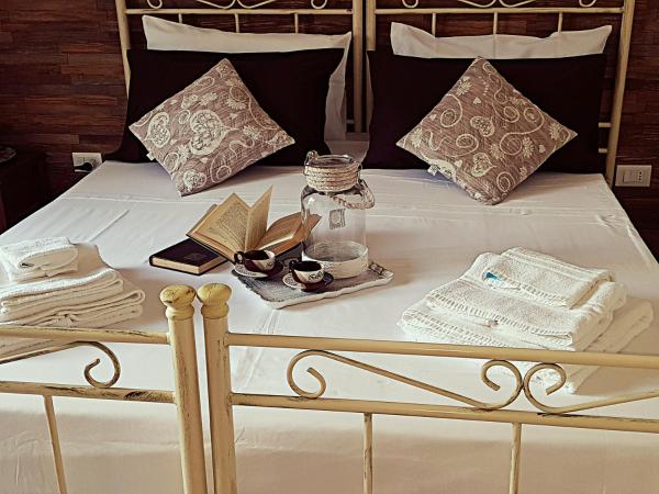 Il Casale dei Principi : photo 5 de la chambre chambre double ou lits jumeaux - vue sur jardin